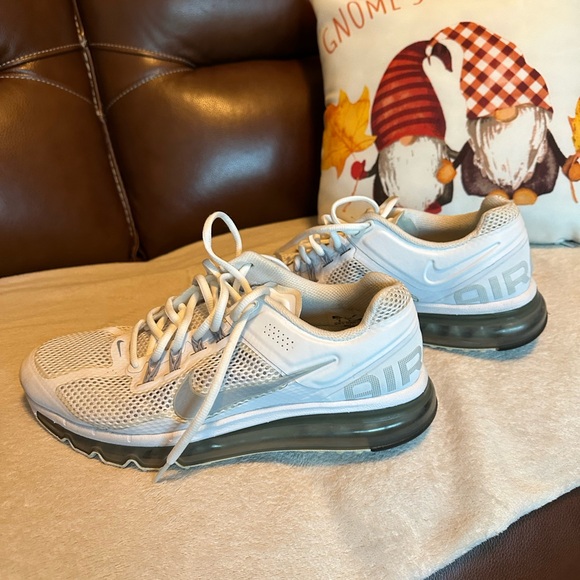 Nike White Air Max Sneakers size 9 - Picture 1 of 7